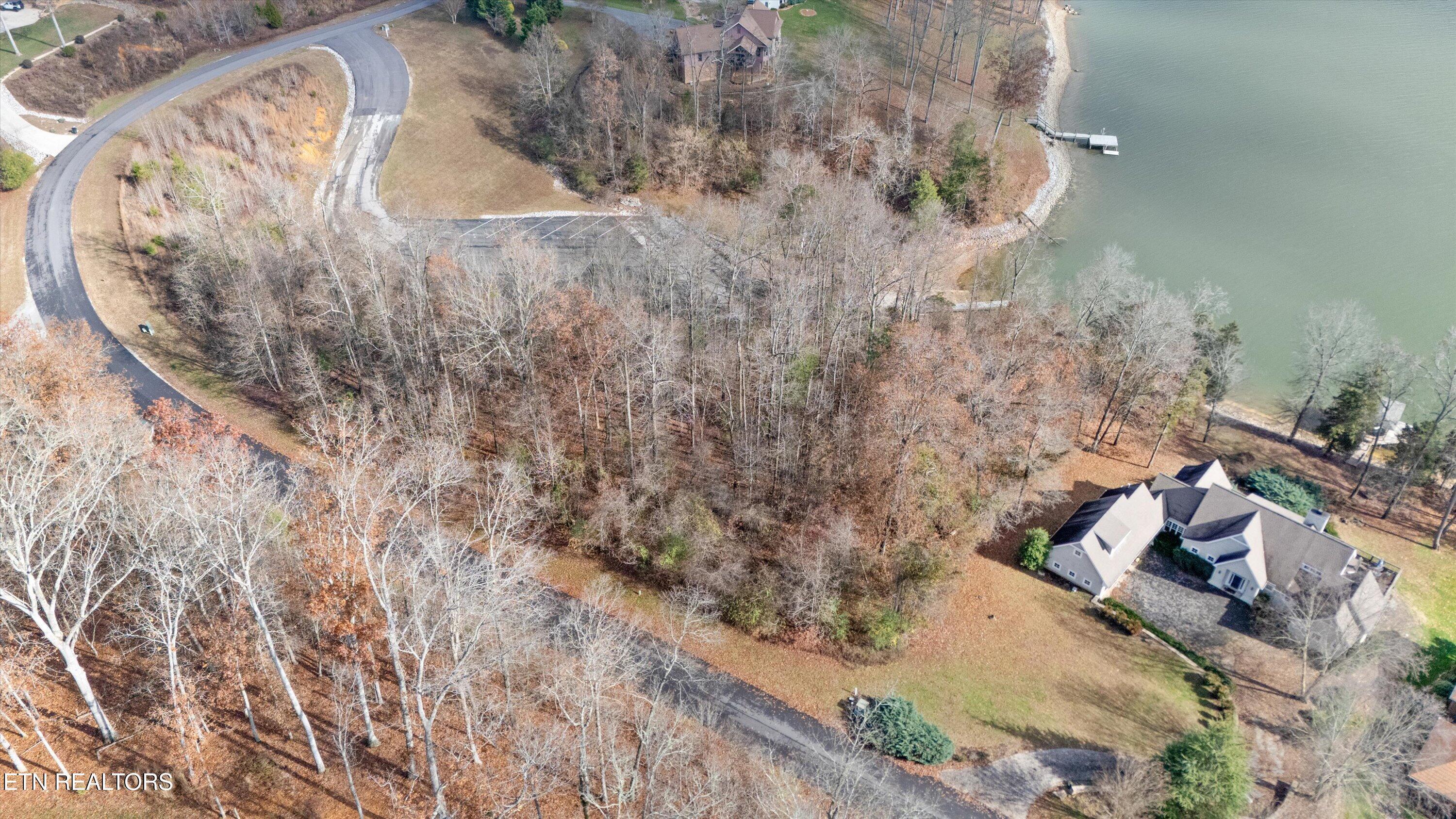 Image 2: 01-279 E Shore Dr04