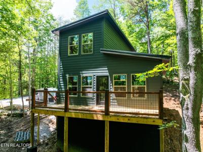 689 Country Oak Lane