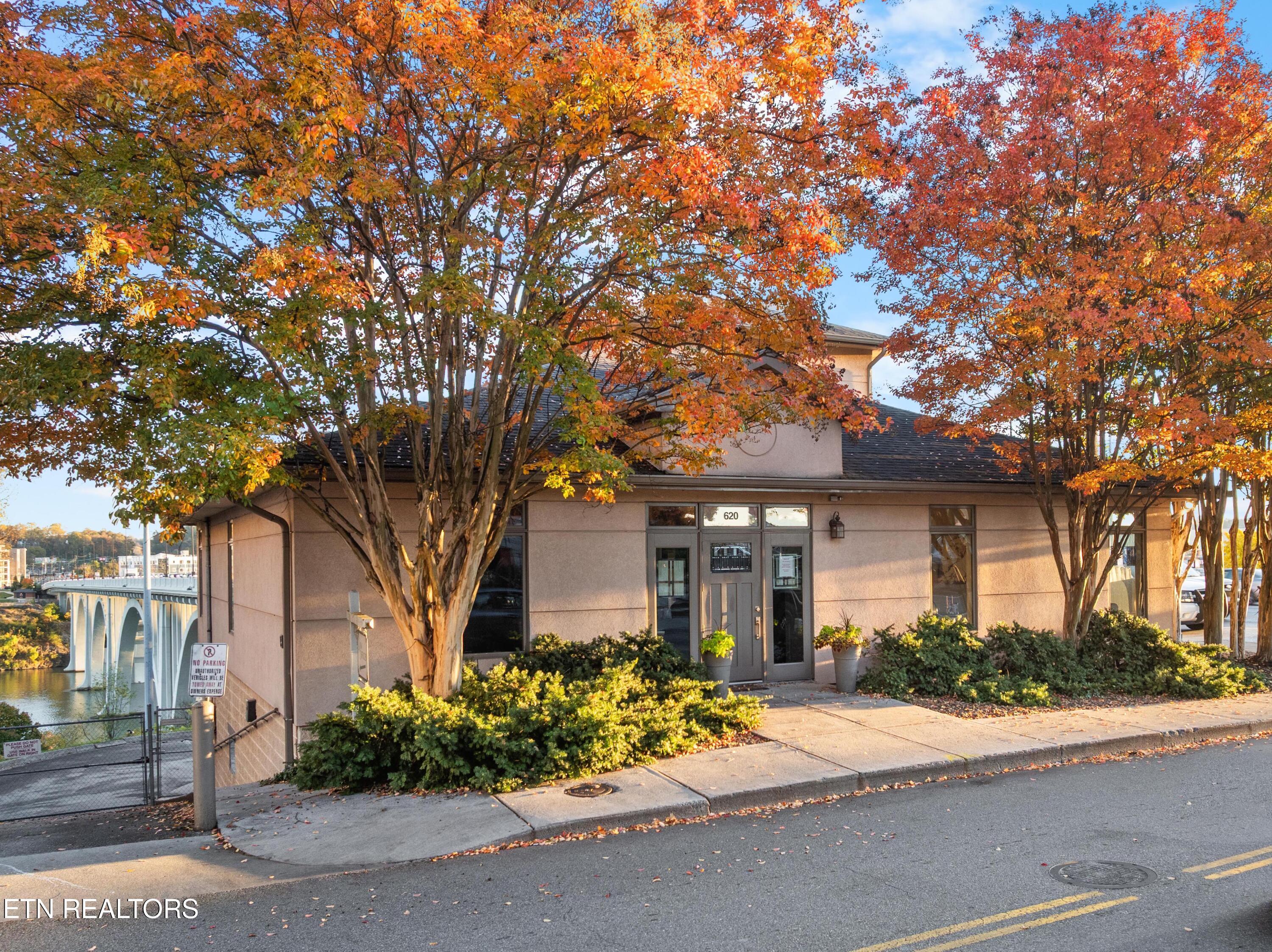 Image 2: Hill Avenue Entrance