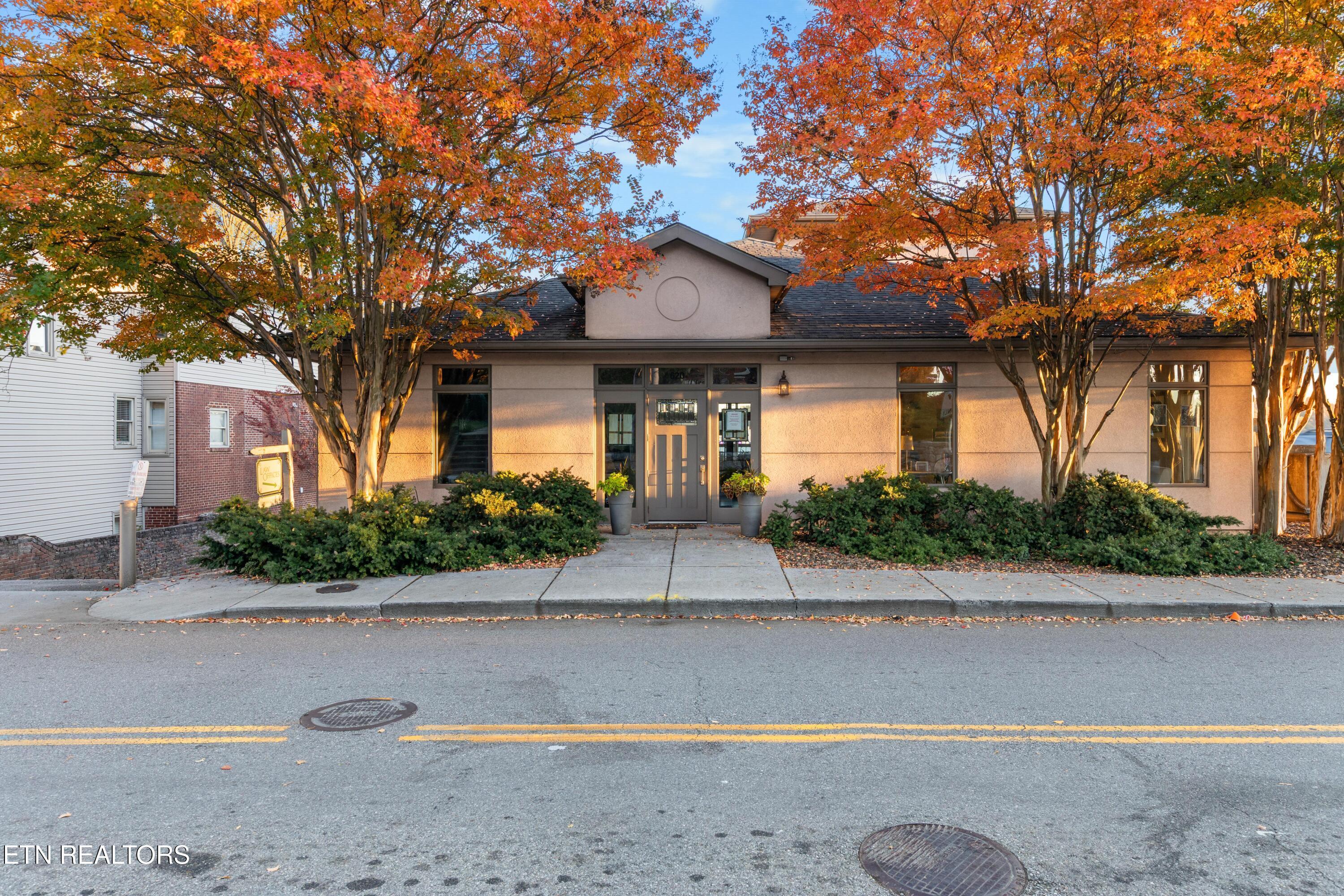 Image 3: Hill Avenue Entrance