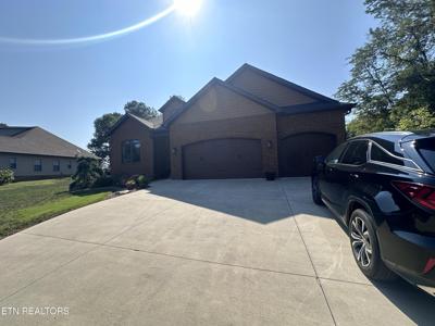 305 Southshore Drive