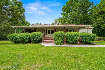 693 Pine Hollow Rd