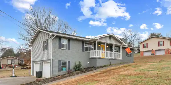 3636 Lakeside Drive