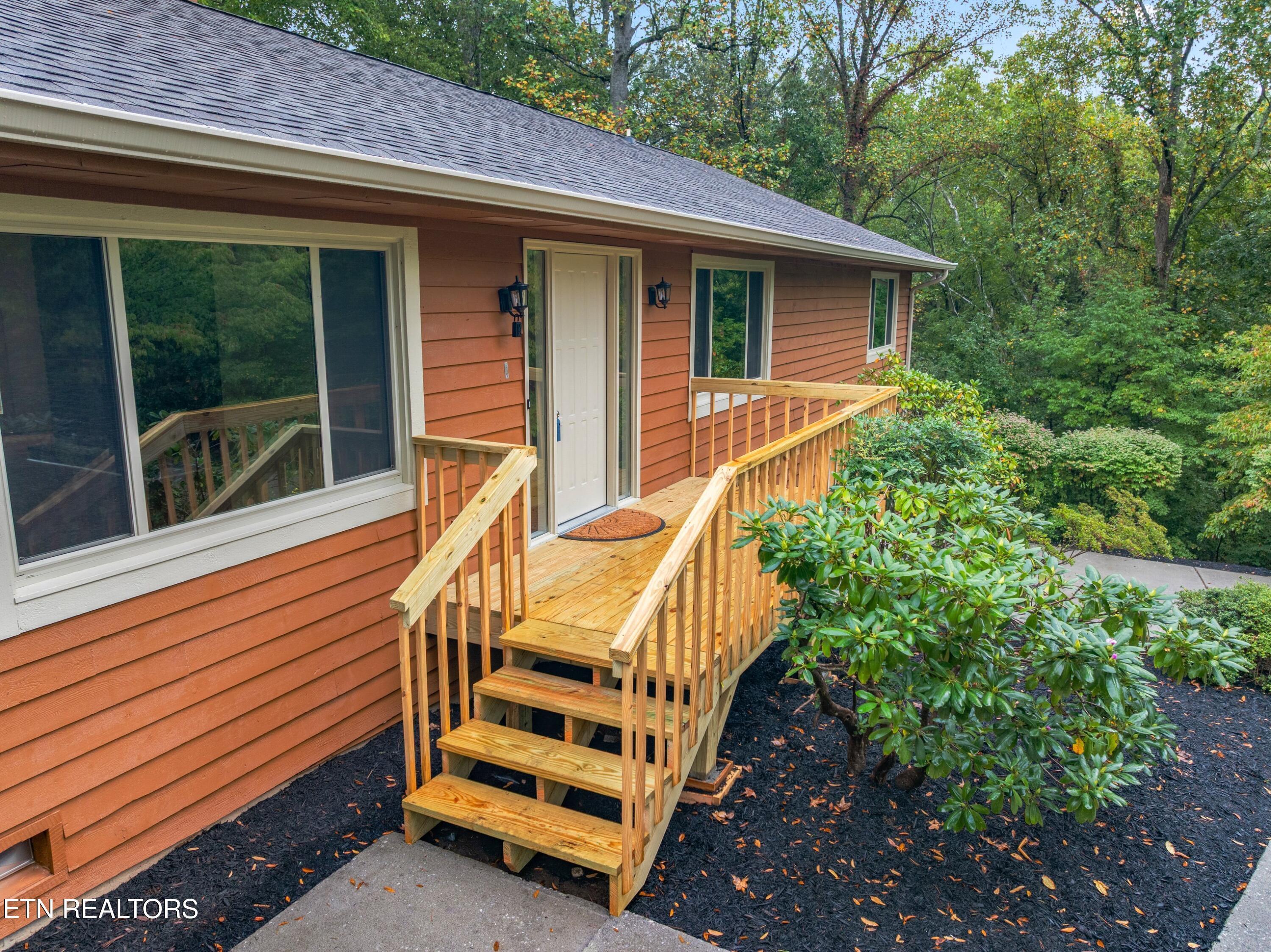 Image 4: 5.5-034-3320hazelwoodCourt