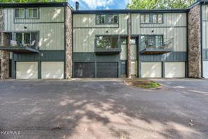 1974 Cherokee Bluff Drive