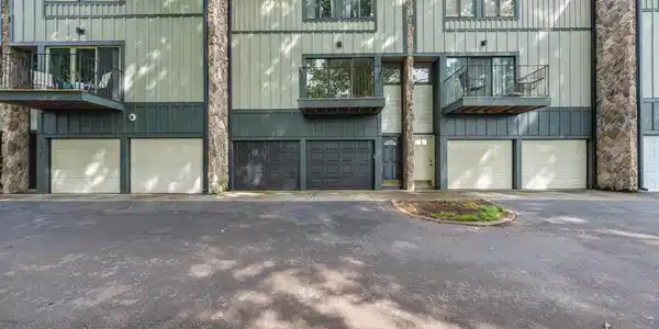 1974 Cherokee Bluff Drive