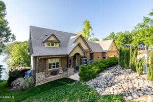 210 E Cove Drive