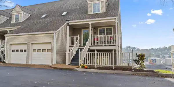 548 Riverfront Way