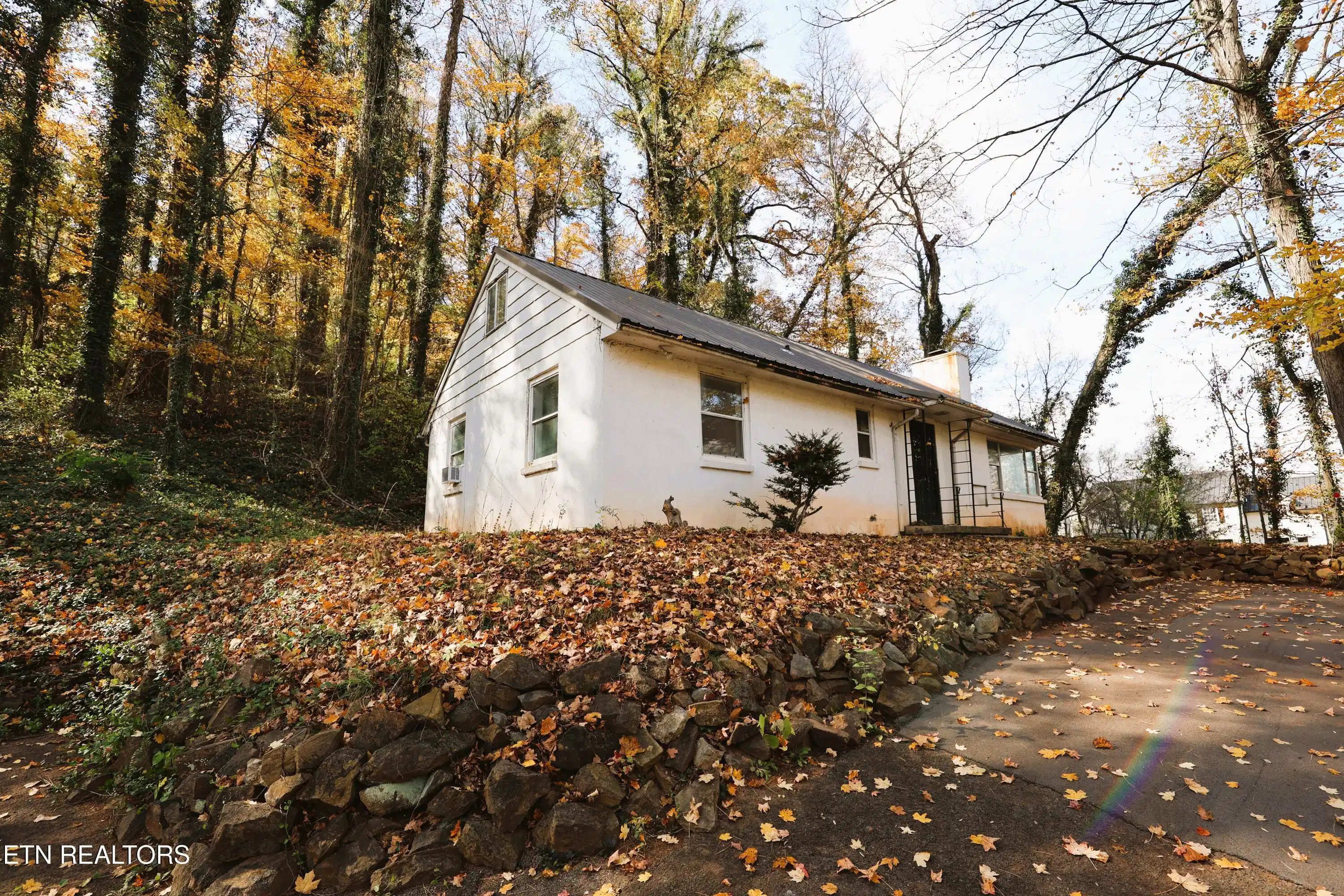 Image 1: Lake House