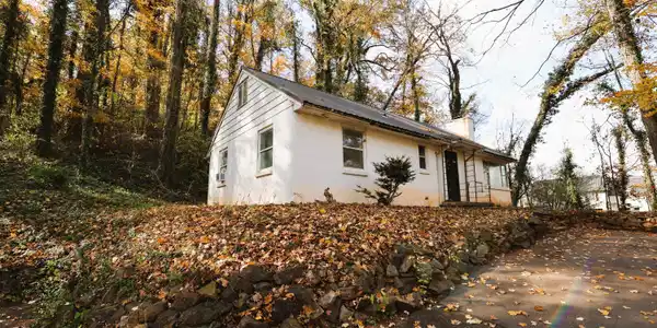 2353 Quiet Side Lane
