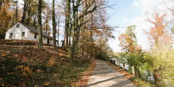 Image 3: Lake house