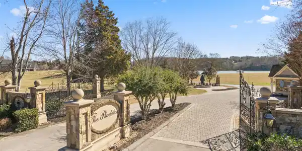 505 Plantation Way