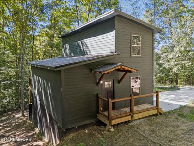717 Country Oaks Lane
