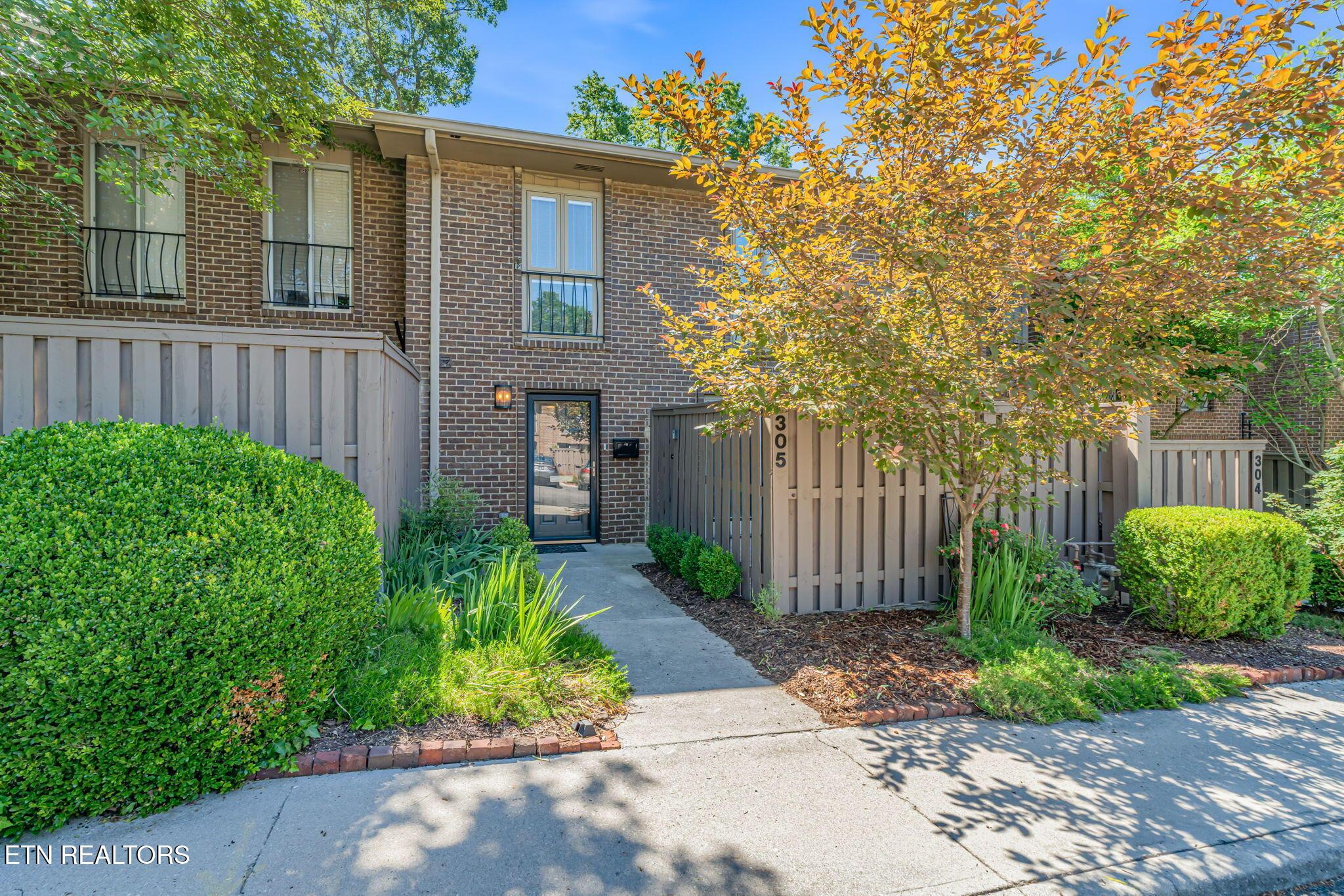 Image 1: 1-web-or-mls-3636 Taliluma Ave #305-2