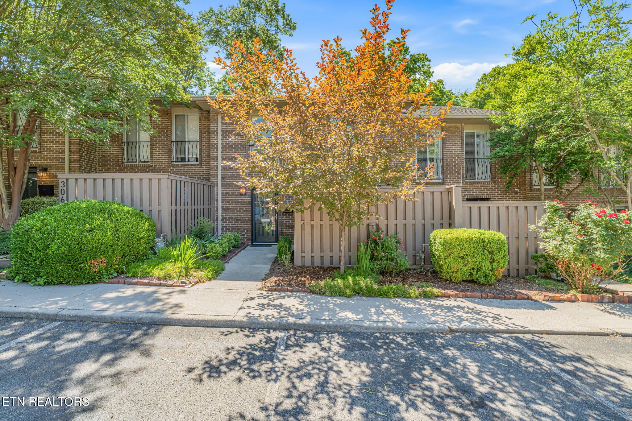Image 2: 2-web-or-mls-3636 Taliluma Ave #305-3