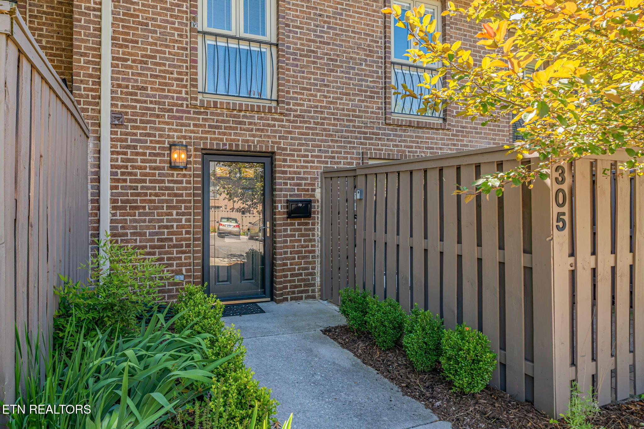 Image 3: 3-web-or-mls-3636 Taliluma Ave #305-4