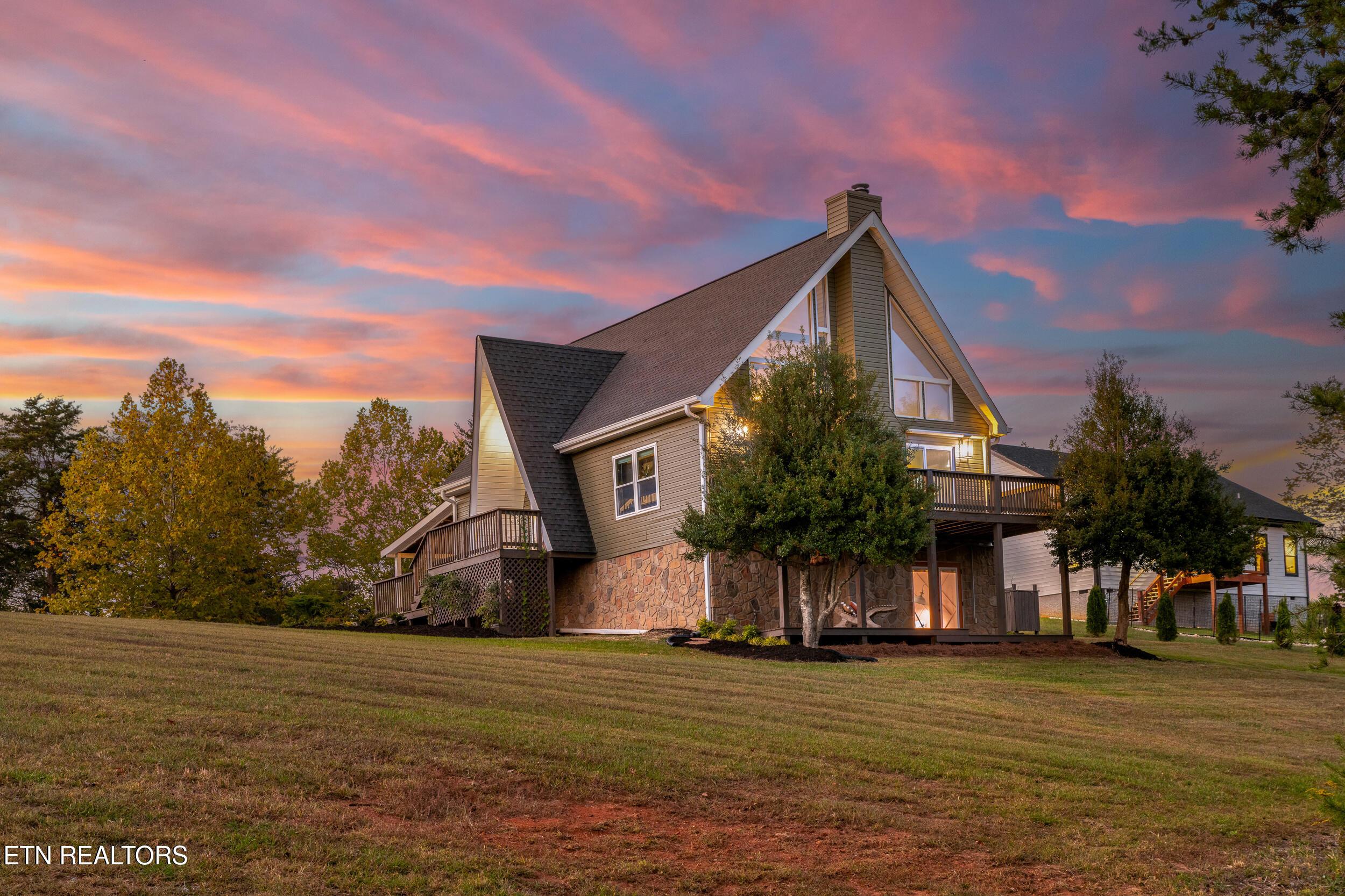 Image 2: 836 river cliff drive-2