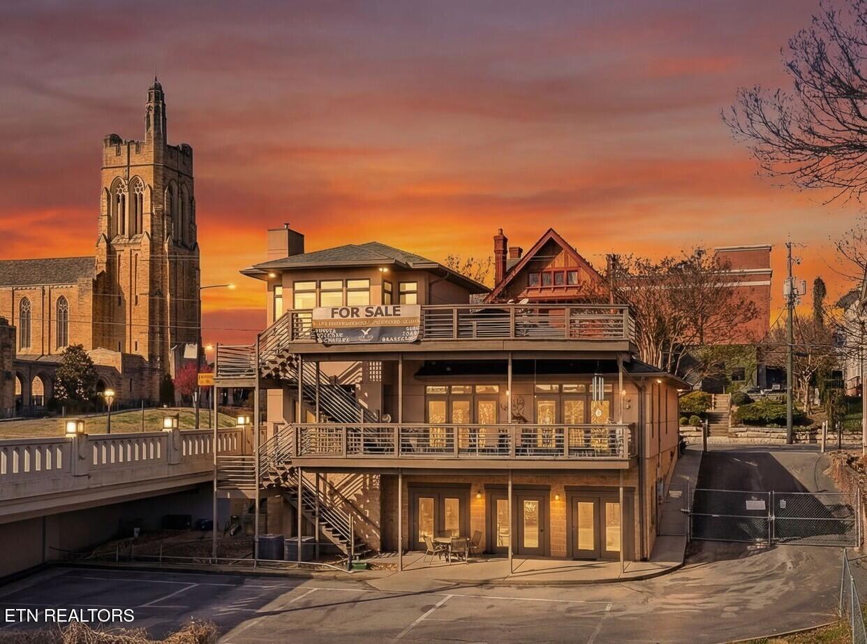 Image 1: 620 West Hill Avenue