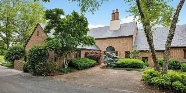 2231 Lake Lane