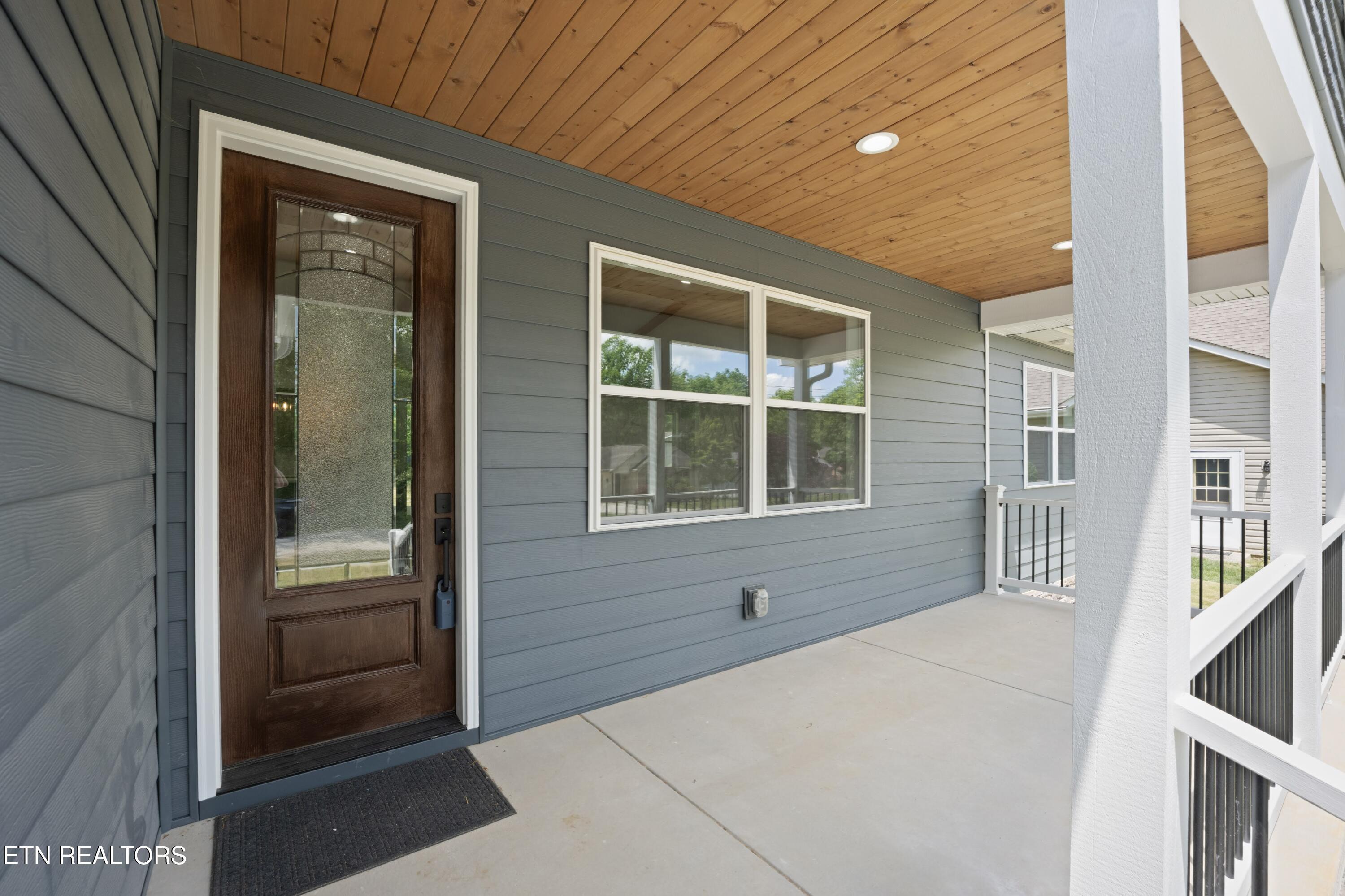 Image 3: Front Porch