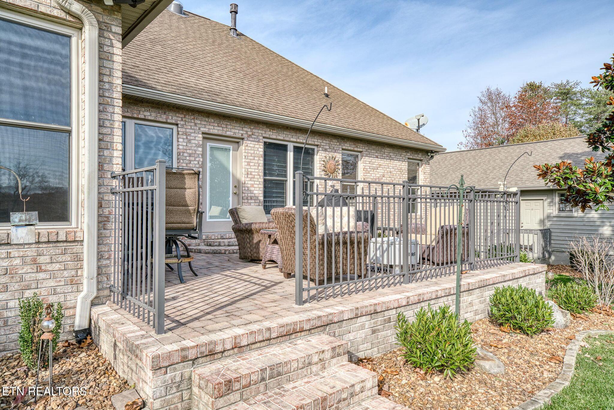 Image 4: Patio overlooking fairway!