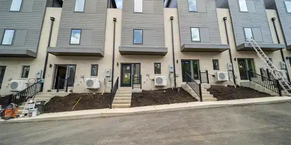 425 Saint Paul St