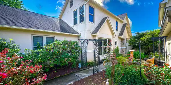 3413 Commodore Point
