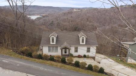 576 Hickory Pointe Lane