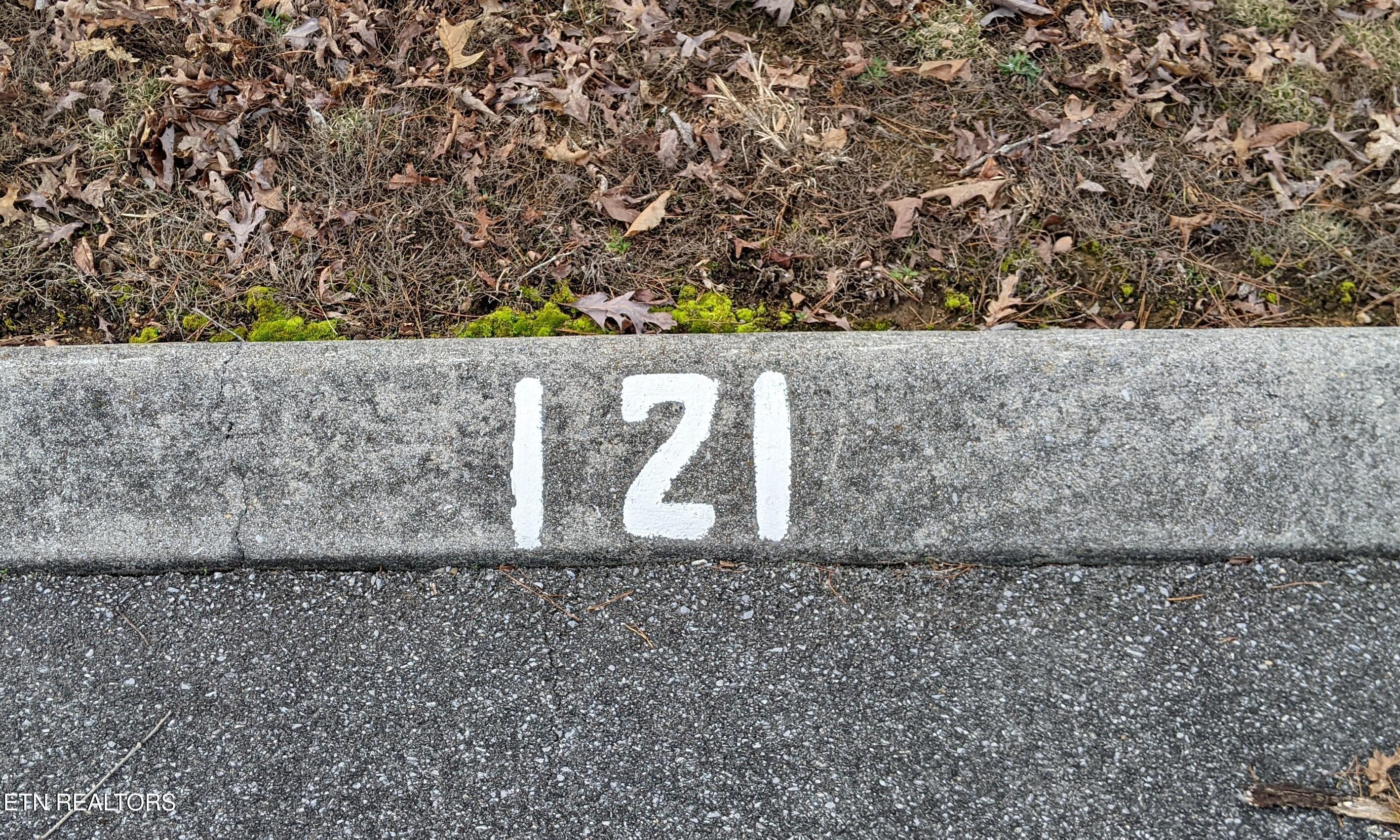 Image 2: Lot # 121