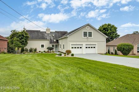 1260 Arrowhead Dr.