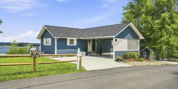 952 Leisure Lane