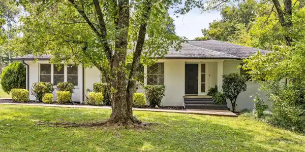 319 SW Kingston Court
