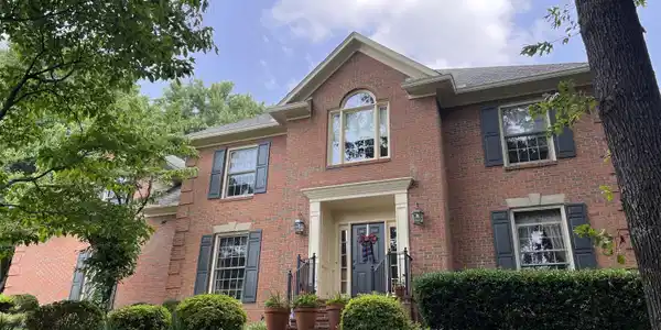 716 Lago Circle