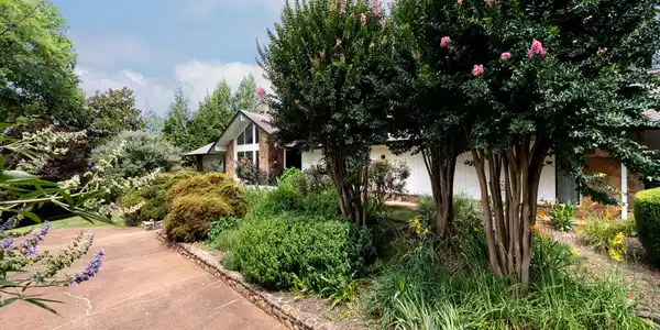 1723 Cherokee Blvd