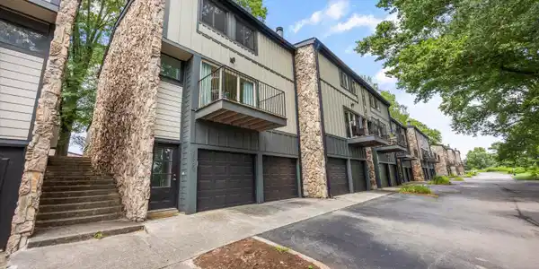 1980 Cherokee Bluff Drive