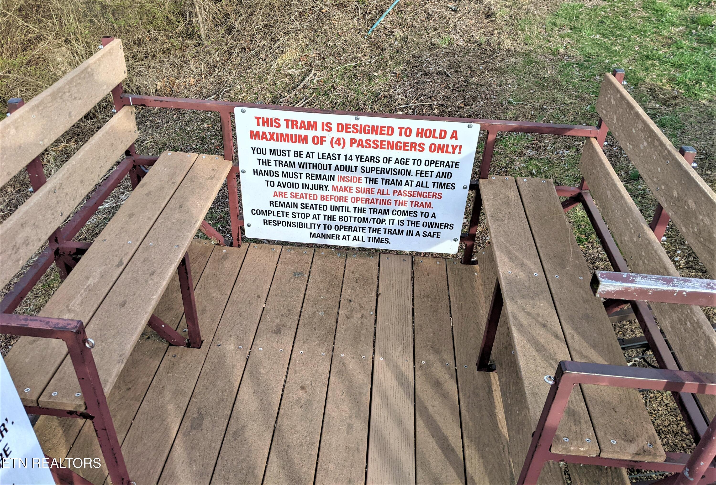 Image 4: Tram seats 4