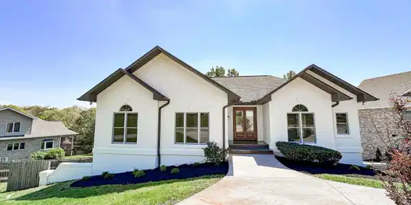 6938 Lake Bluff Court