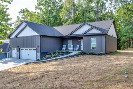 555 HICKORY POINTE Lane