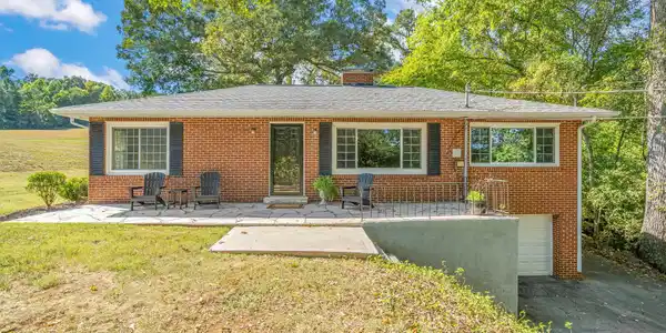 5203 Lakeland Drive