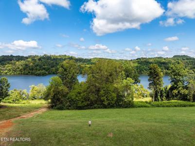 891 River Bank Tr