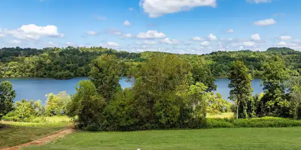 891 River Bank Tr