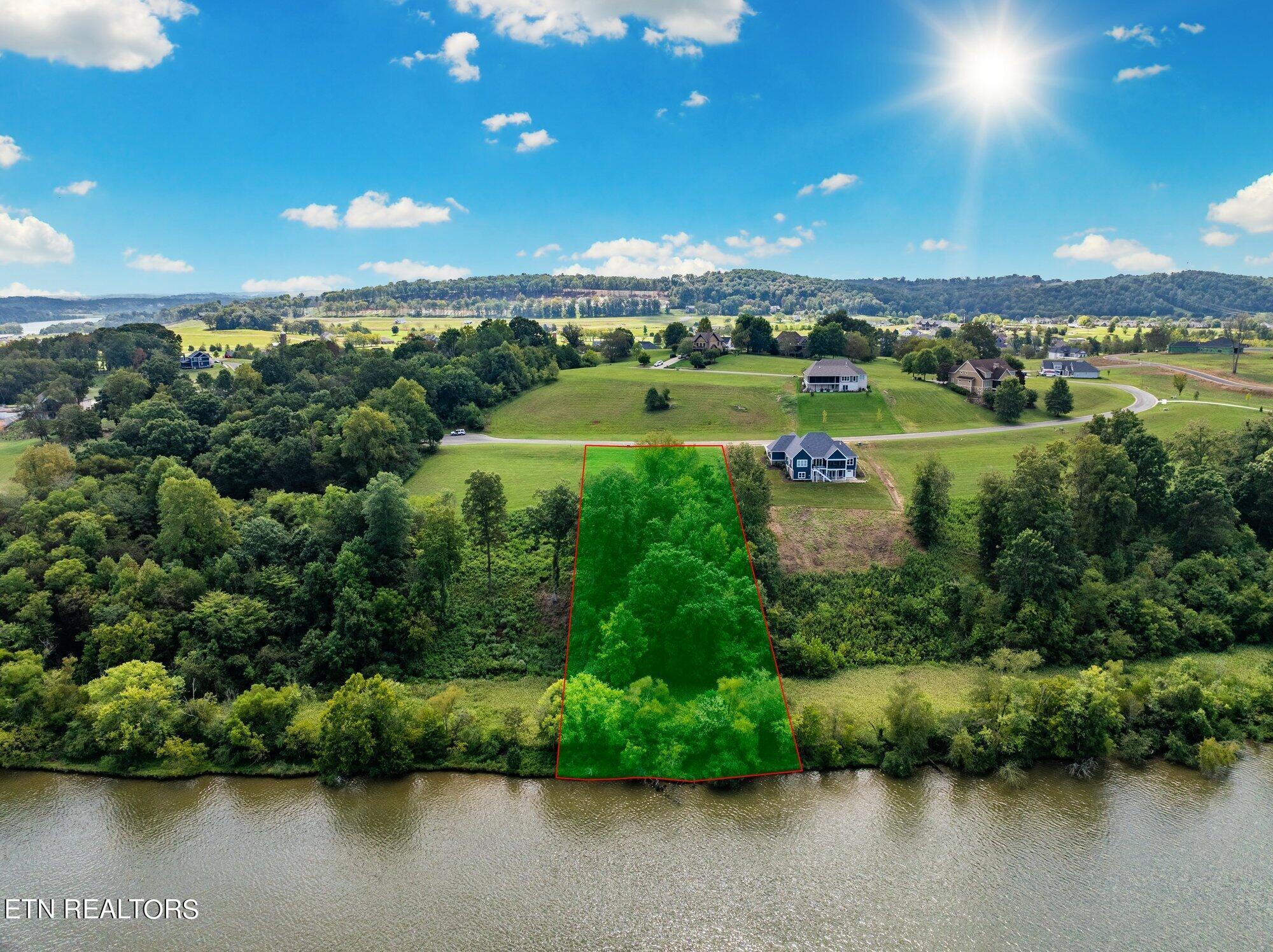 Image 3: 891-River-Bank-Trl-Loudon-TN-2