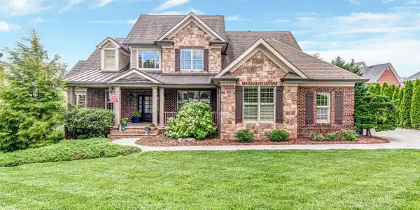 707 Lake Vista Lane