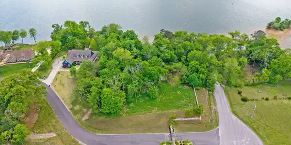 Image 3: Adjoins TVA land