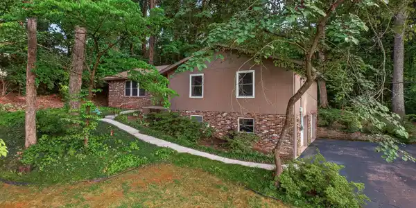 6933 Riverwood Drive