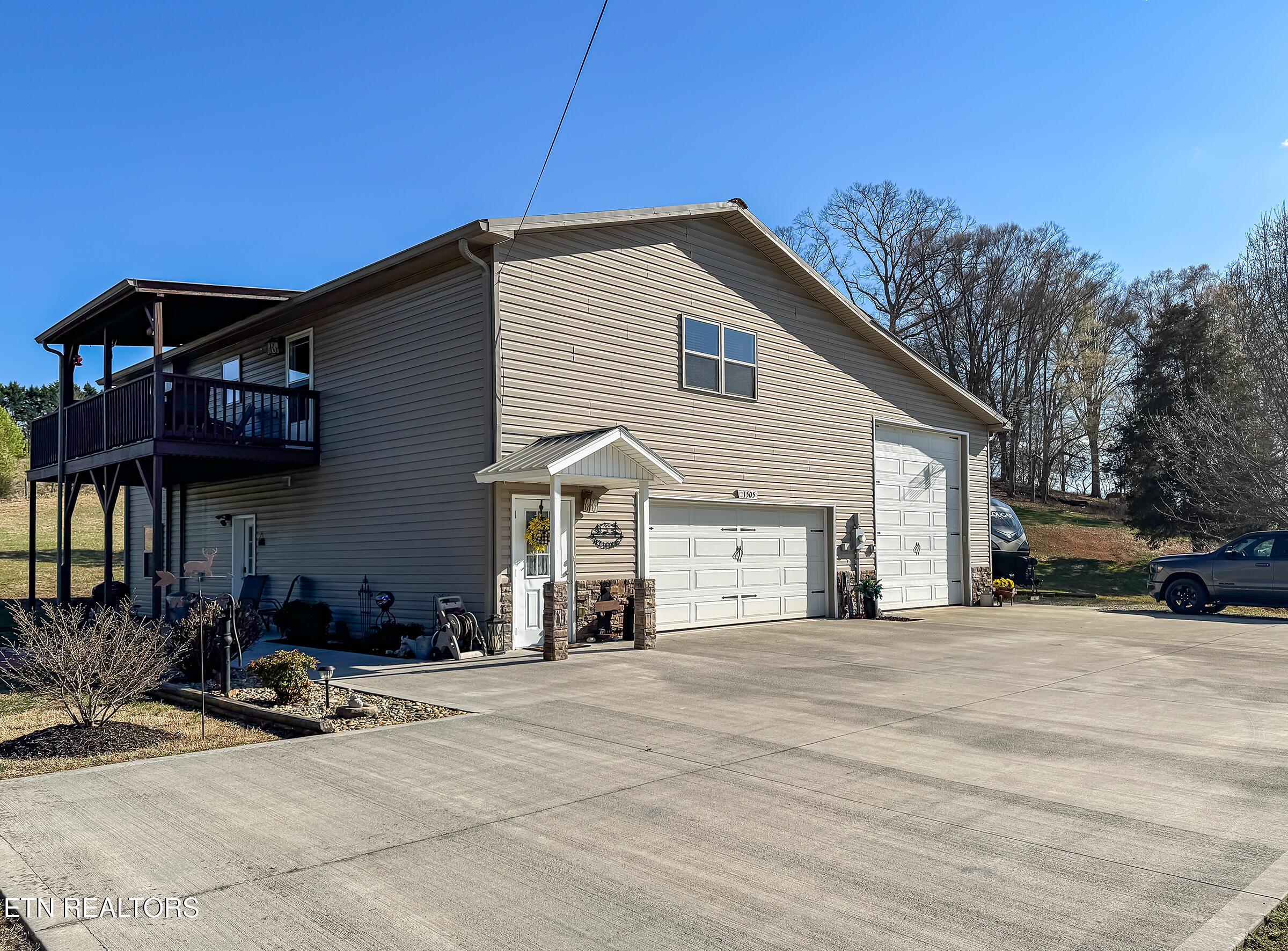 Image 1: 1 new exterior