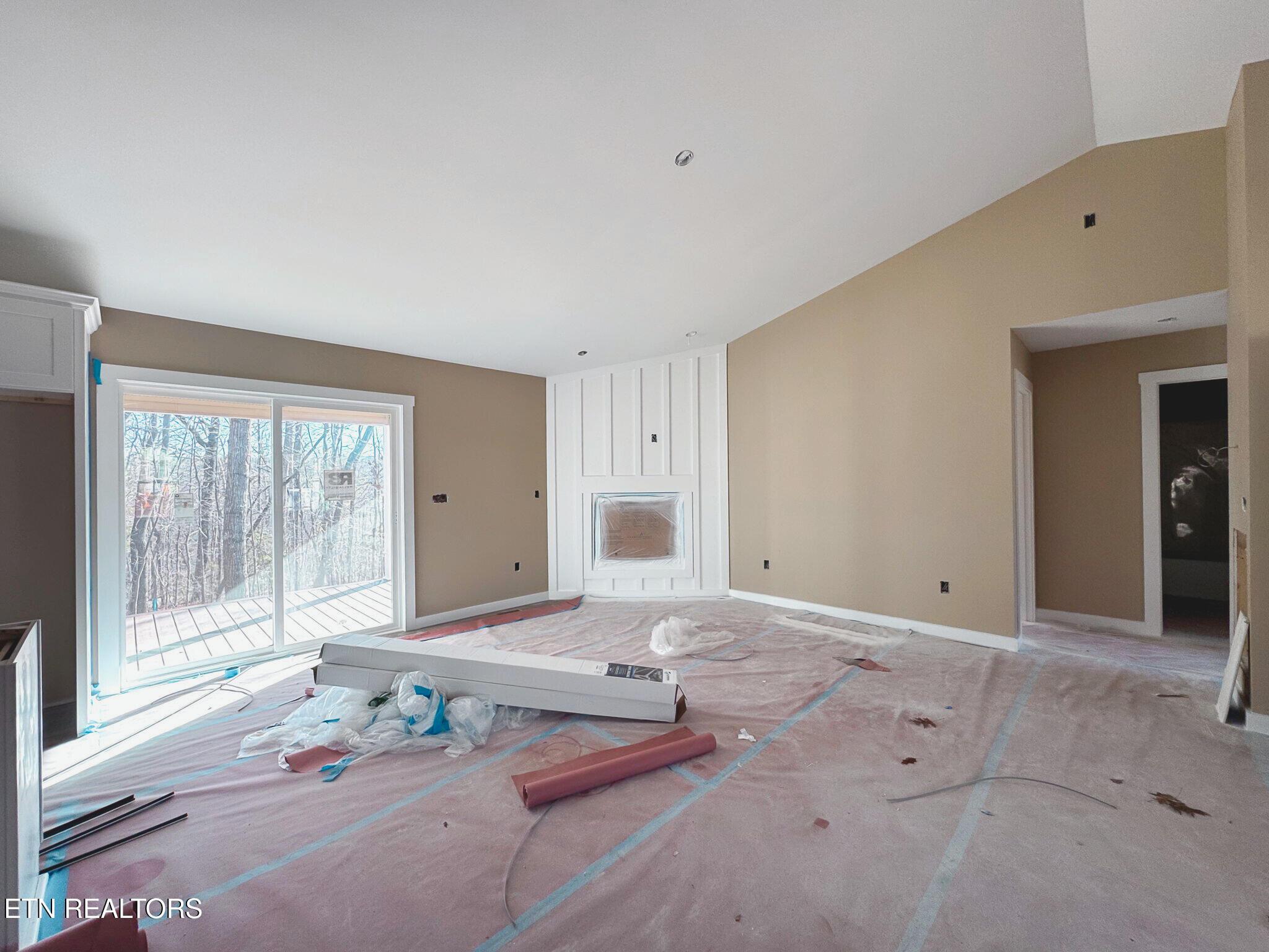 Image 4: Living Room