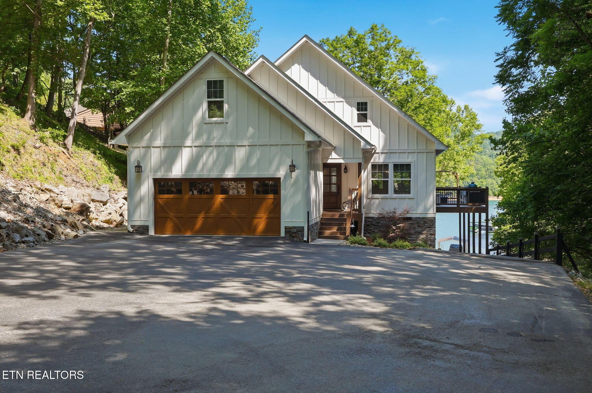 Image 1: 41-web-or-mls-130_1068_N Shorewood_1