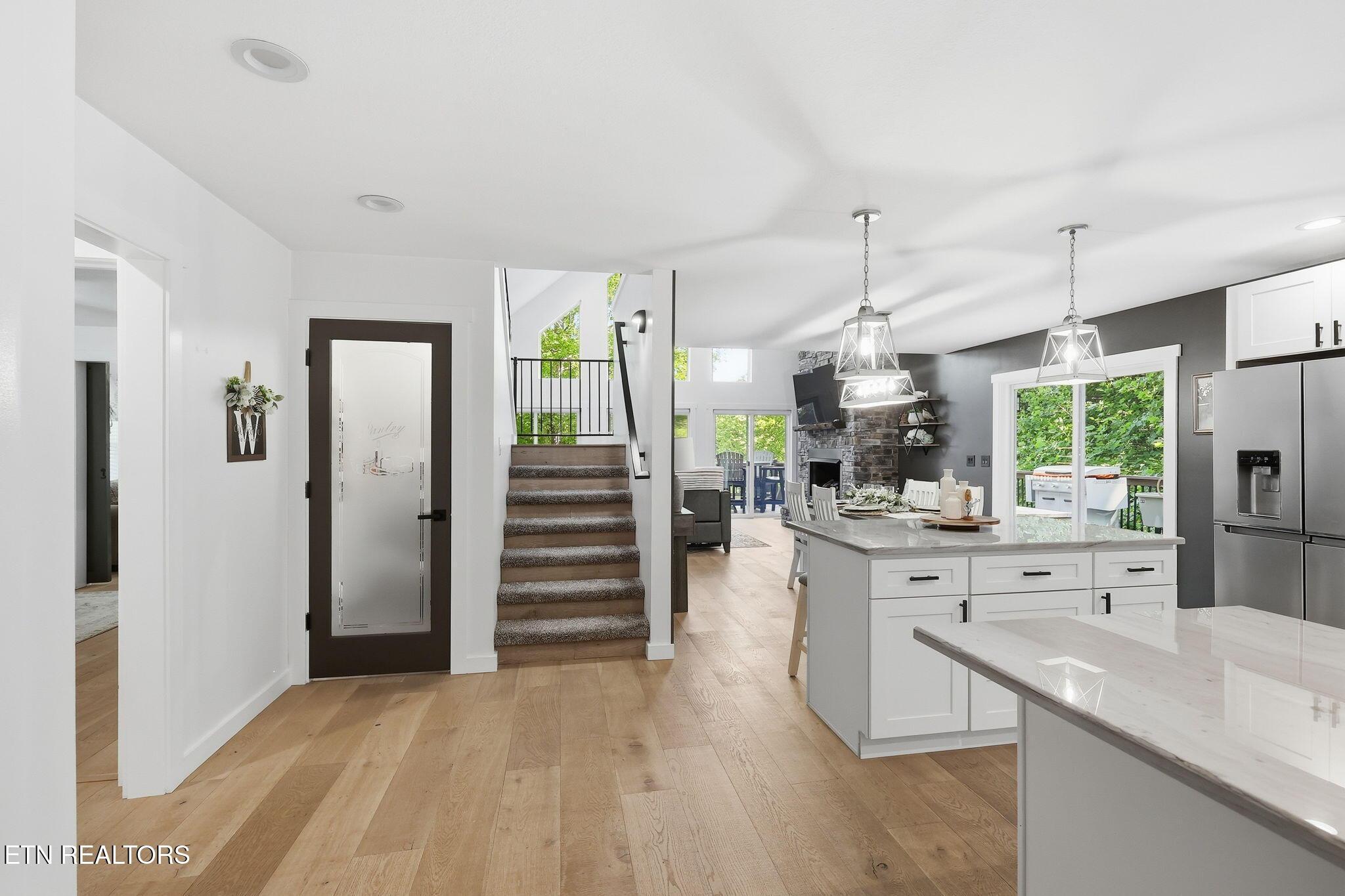 Image 3: 3-web-or-mls-010_1068_N Shorewood