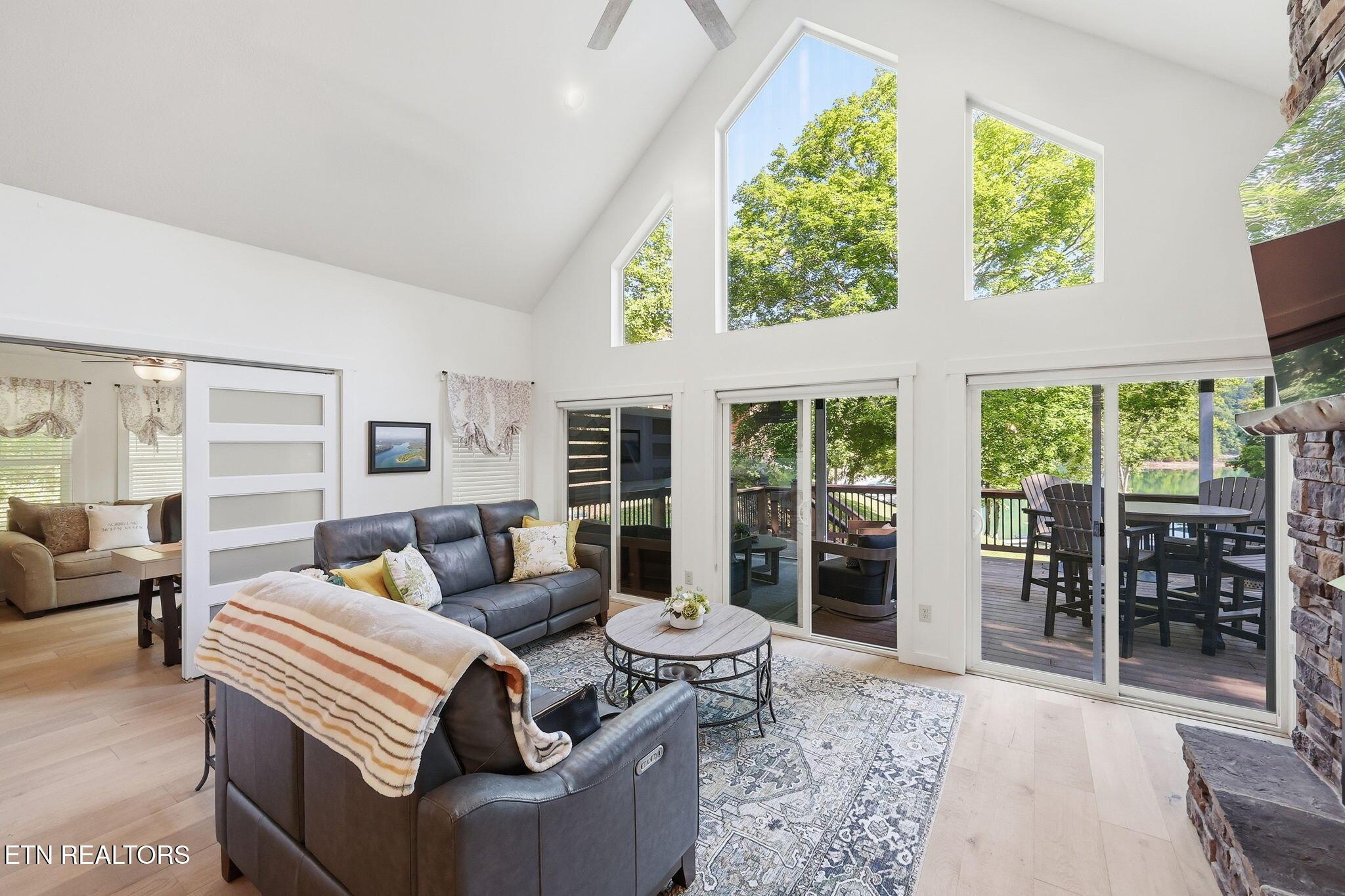 Image 4: 4-web-or-mls-013_1068_N Shorewood